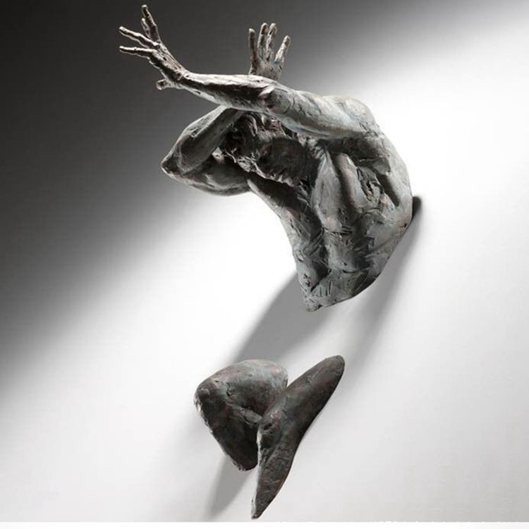 Matteo Pugliese statue, body art statue, wall metal art