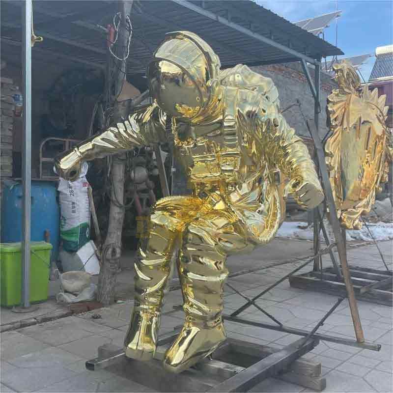 Life size fiberglass golden astronaut statue for sale DZ-487