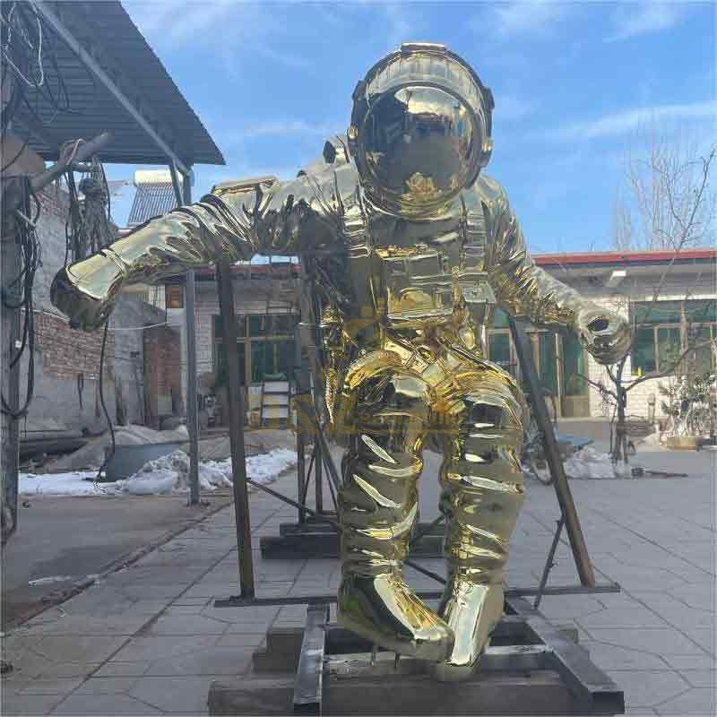 Life size fiberglass golden astronaut statue for sale DZ-487