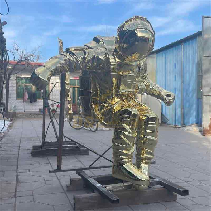 Life size fiberglass golden astronaut statue for sale DZ-487