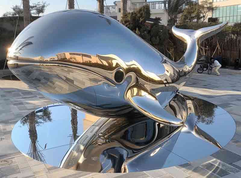 17 Large Whale Sculptures: How to Choose and Customize