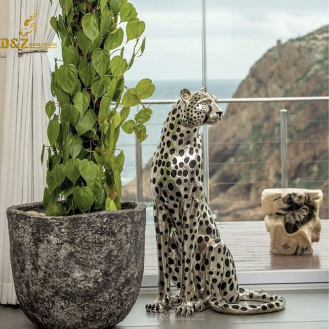 Sitting Leopard Ornament – ESME Home