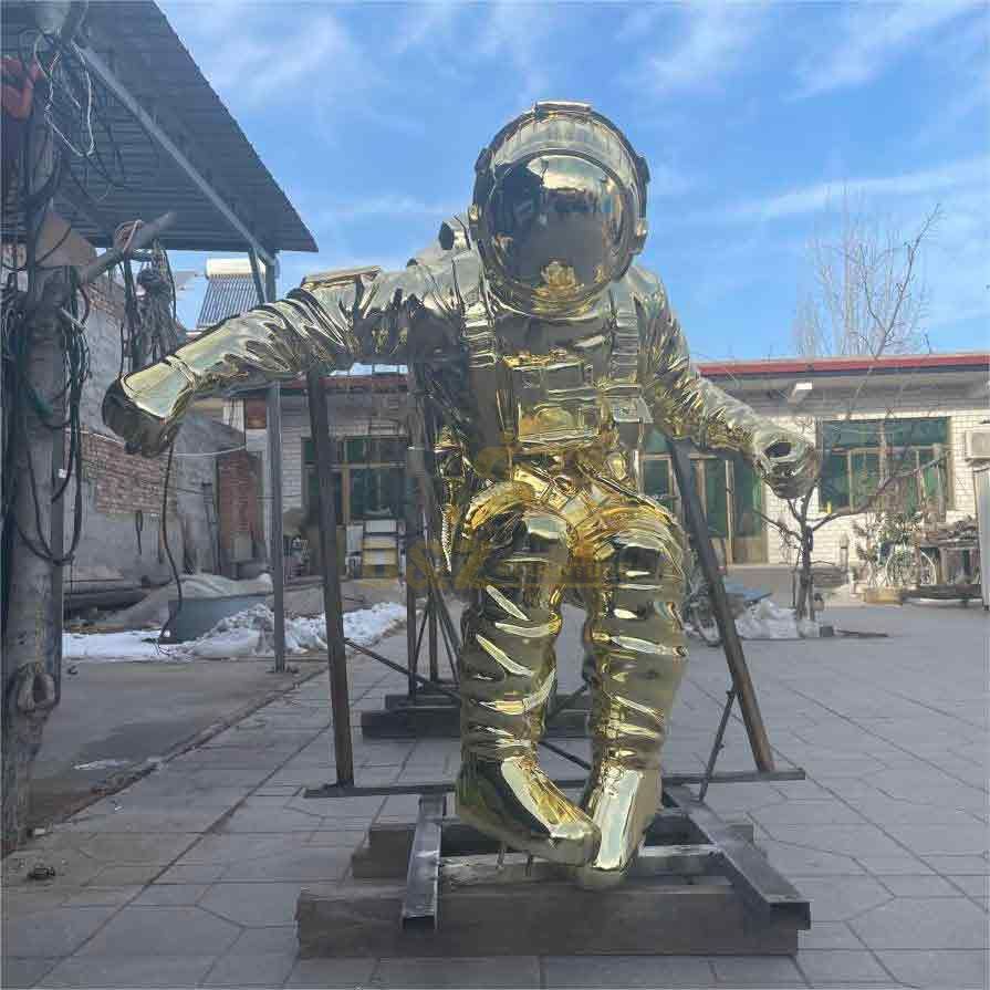 Life size fiberglass golden astronaut statue for sale DZ-487