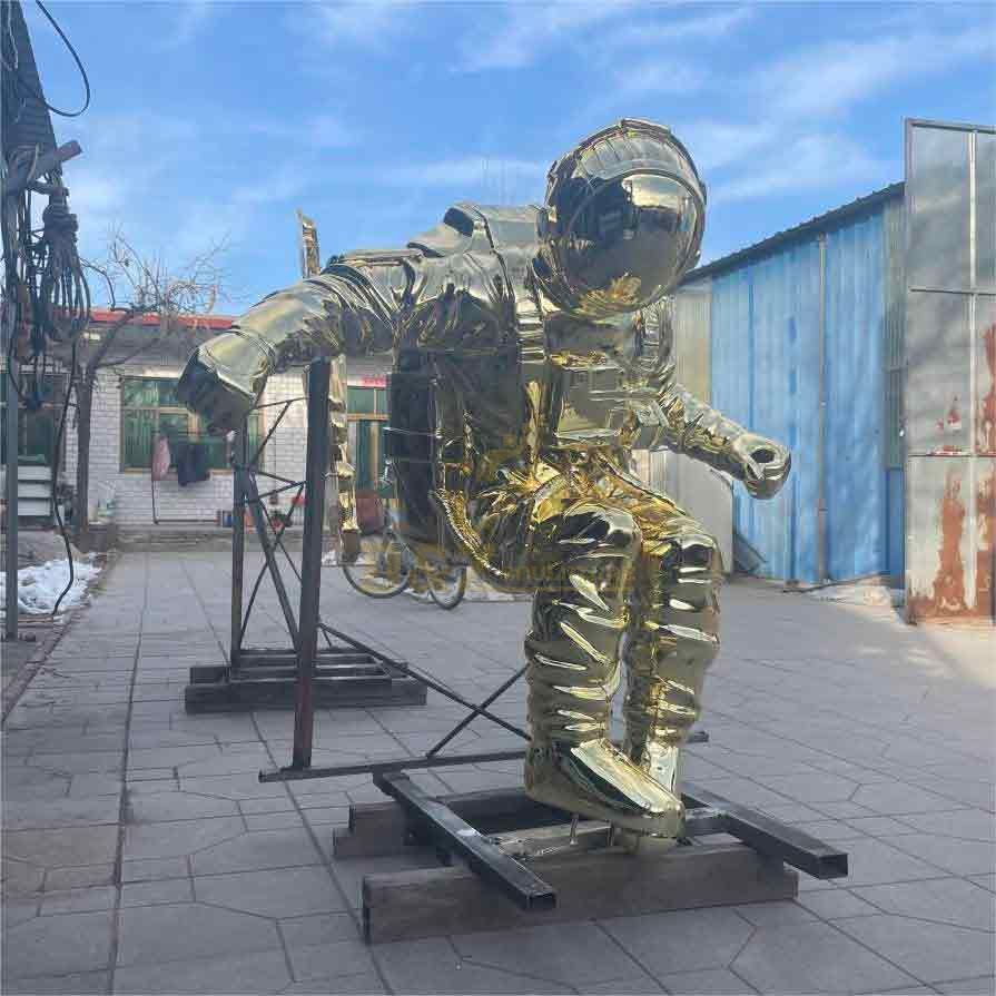 Life size fiberglass golden astronaut statue for sale DZ-487