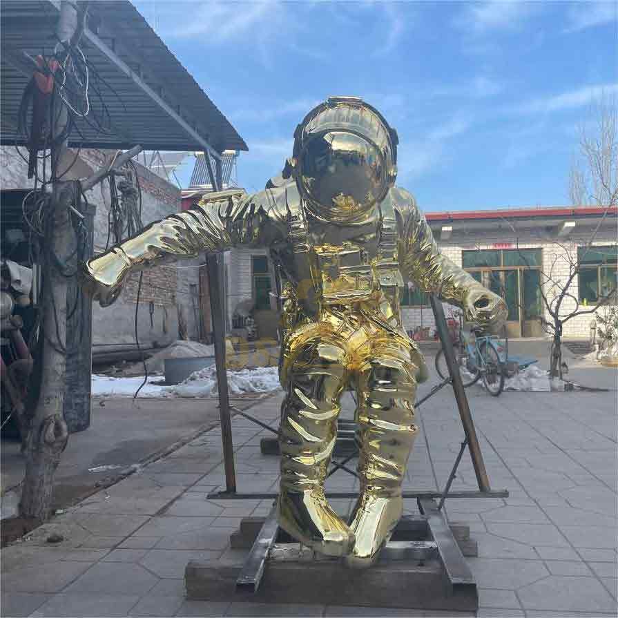 Life size fiberglass golden astronaut statue for sale DZ-487