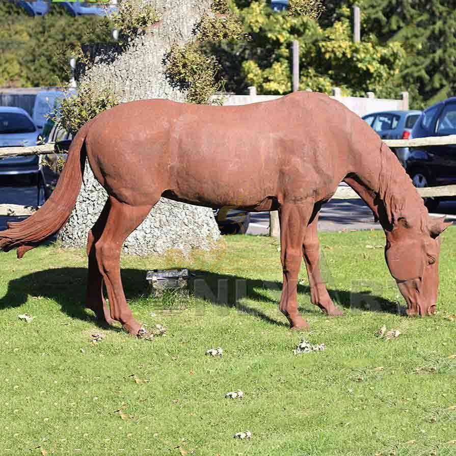 30 Horse Sculptures: The Perfect Combination of Strength and Grace