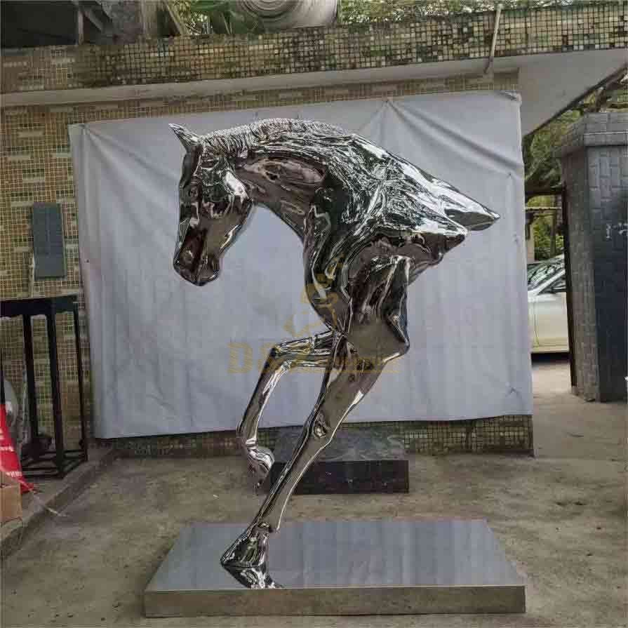 30 Horse Sculptures: The Perfect Combination of Strength and Grace