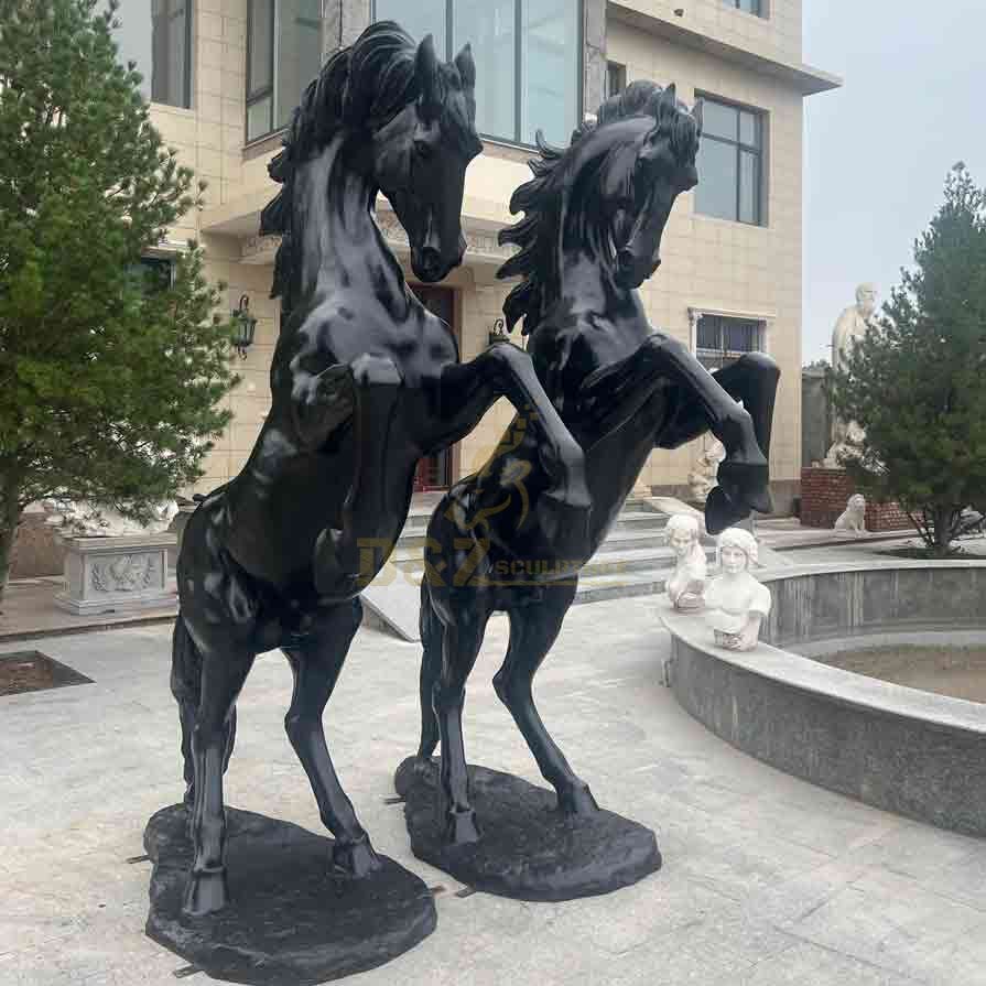 30 Horse Sculptures: The Perfect Combination of Strength and Grace