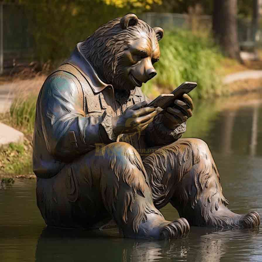 Bronze bear sculpture for mobile phone