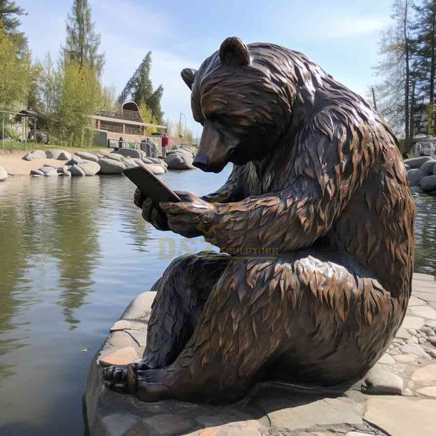 Bronze bear sculpture for tablet computer