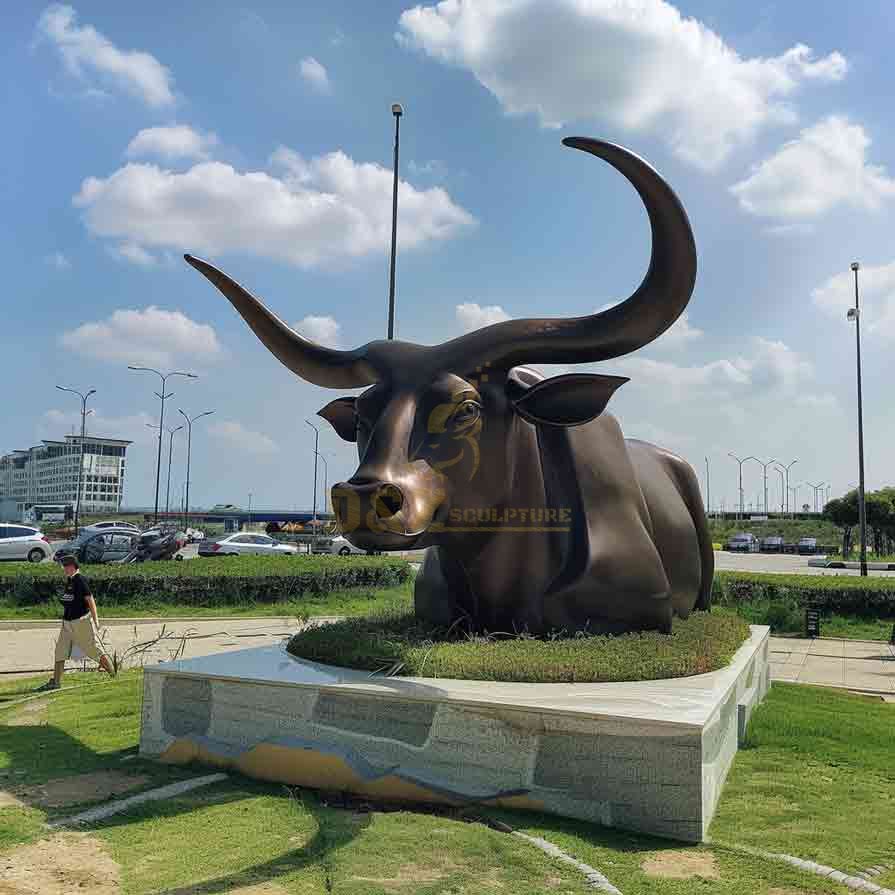 Large bronze bull statue for sale, used in scenic area square