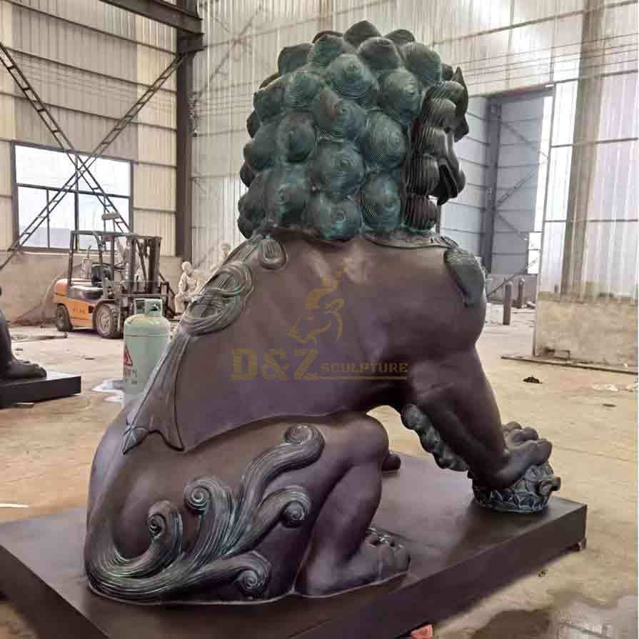 Male lion back view, large bronze lion statue for sale